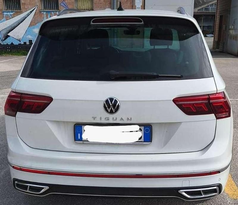 Usata VW Tiguan R-line 150 CV (110 kW) 2023 Bianco SUV