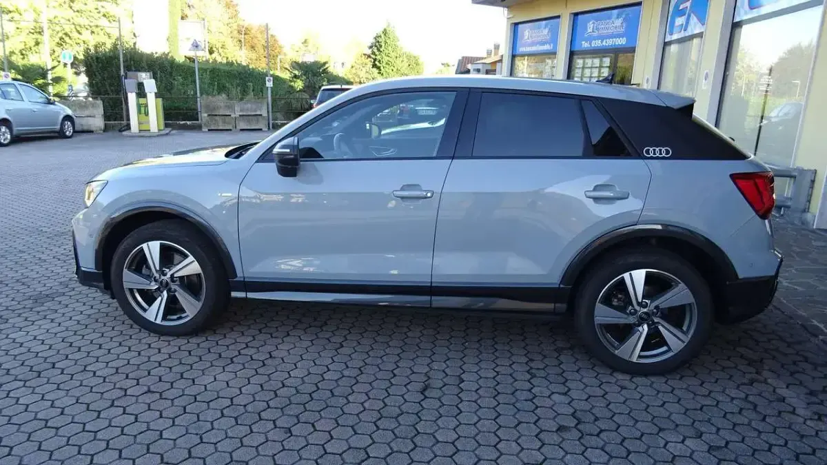 Usata Audi Q2 S-Line 190 CV (139 kW) 2024 Pfeilgrau perleffekt SUV