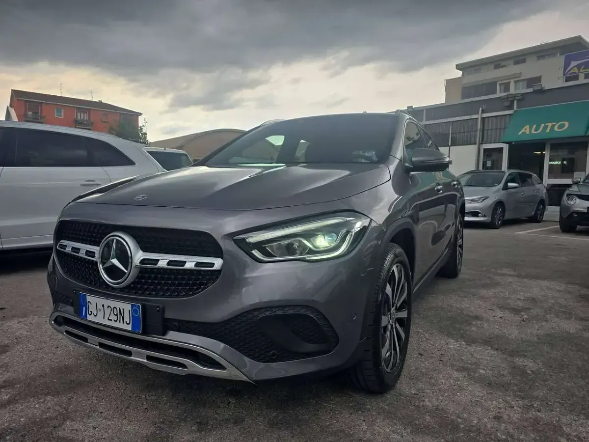 Usata Mercedes GLA200 Executive 150 CV (110 kW) 2022 Grigio SUV