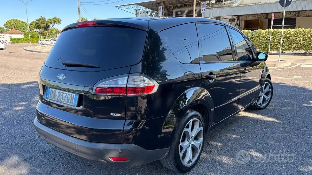 Usata Ford S-MAX Titanium 140 CV (102 kW) 2009 Nero Monovolume