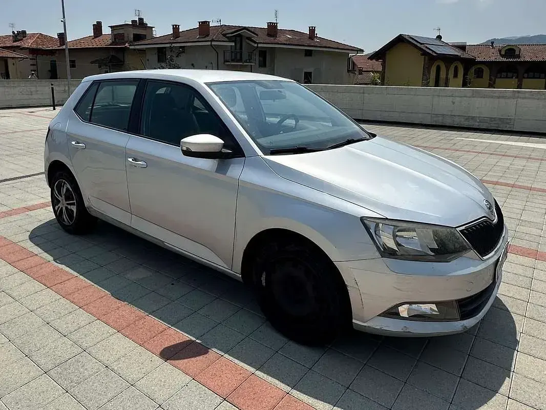 Usata Skoda Fabia Active 90 CV (66 kW) 2015 Argento Berlina