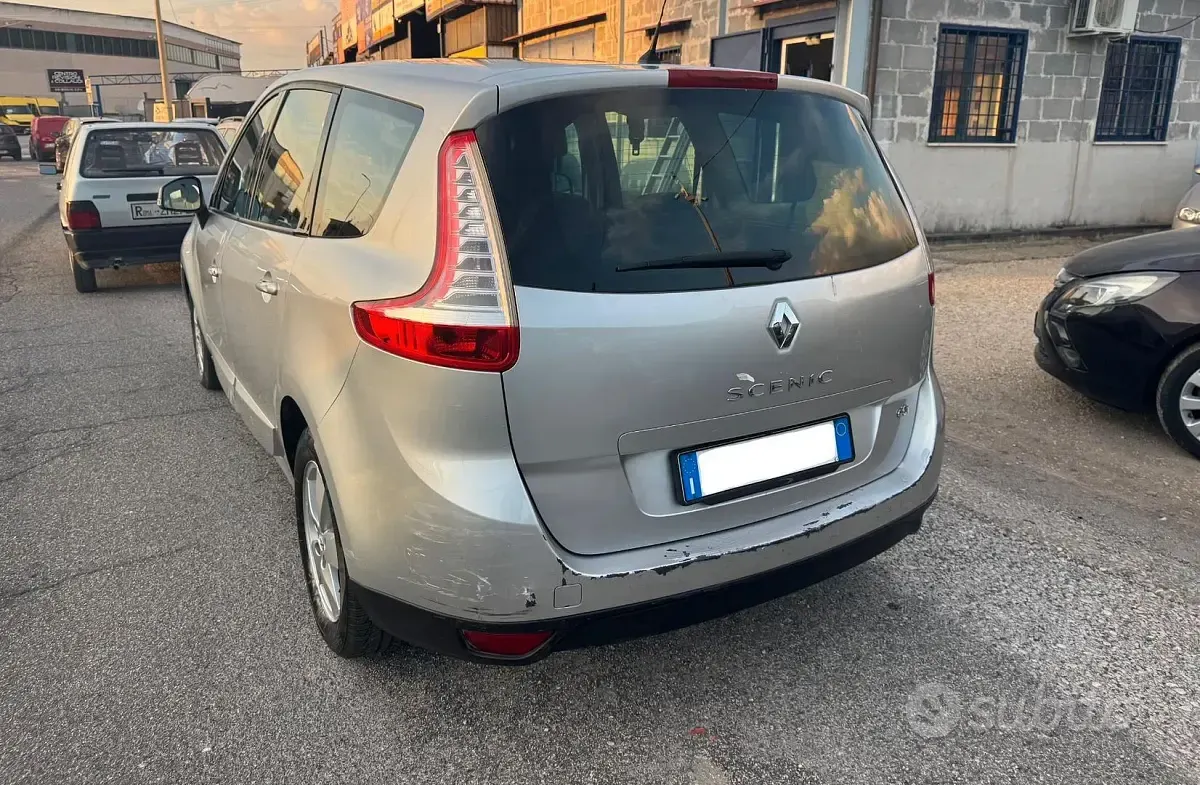 Usata Renault Scenic E-Tech Luxe 130 CV (95 kW) 2011 Grigio Monovolume