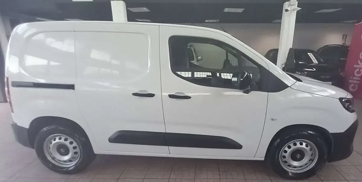 Usata Opel Combo-e Life 61 kW (84 CV) 2024 Bianco Monovolume