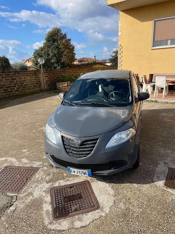 Usata 2014 Lancia Ypsilon Utilitaria | 3900 € (Super prezzo) - Immagine 1/4