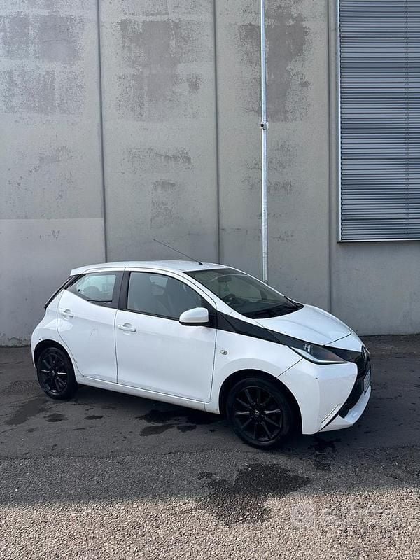 Usata Toyota Aygo X-wave 69 CV (50 kW) 2016 Other Utilitaria