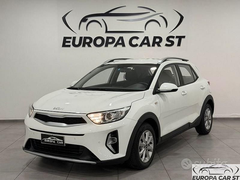 Usata Kia Stonic Style 83 CV (61 kW) 2022 Bianco SUV