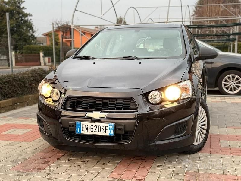 Nero Usata 2014 Chevrolet Aveo LS Tre volumi | 1999 € (Super prezzo) - Immagine 1/4