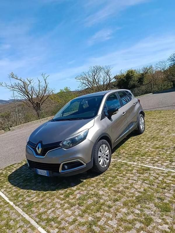 Usata Renault Captur 2018 Grigio SUV