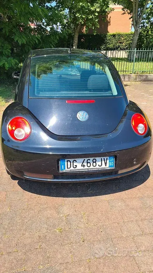 Usata VW New Beetle 102 CV (75 kW) 2007 Nero Utilitaria