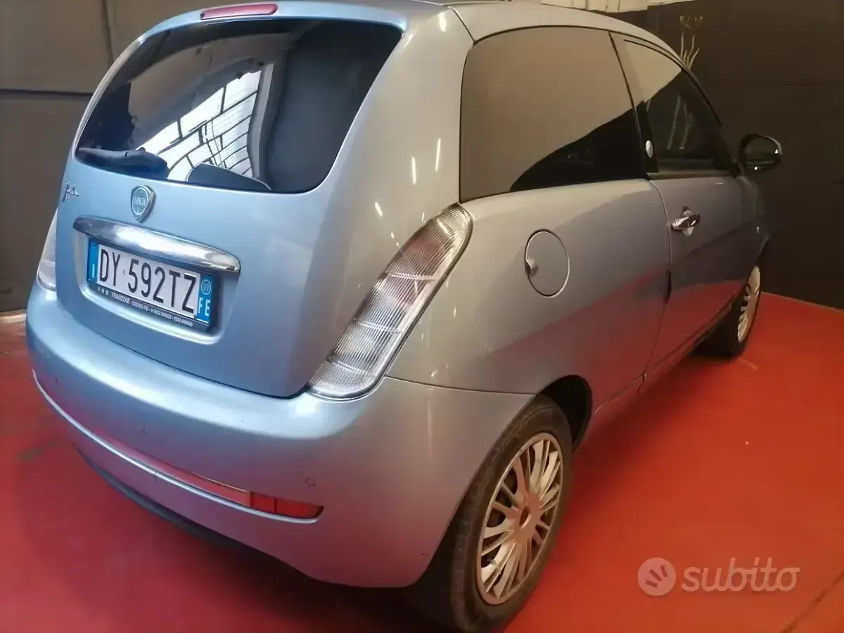Usata Lancia Ypsilon 78 CV (57 kW) 2009 Blu/azzurro Utilitaria