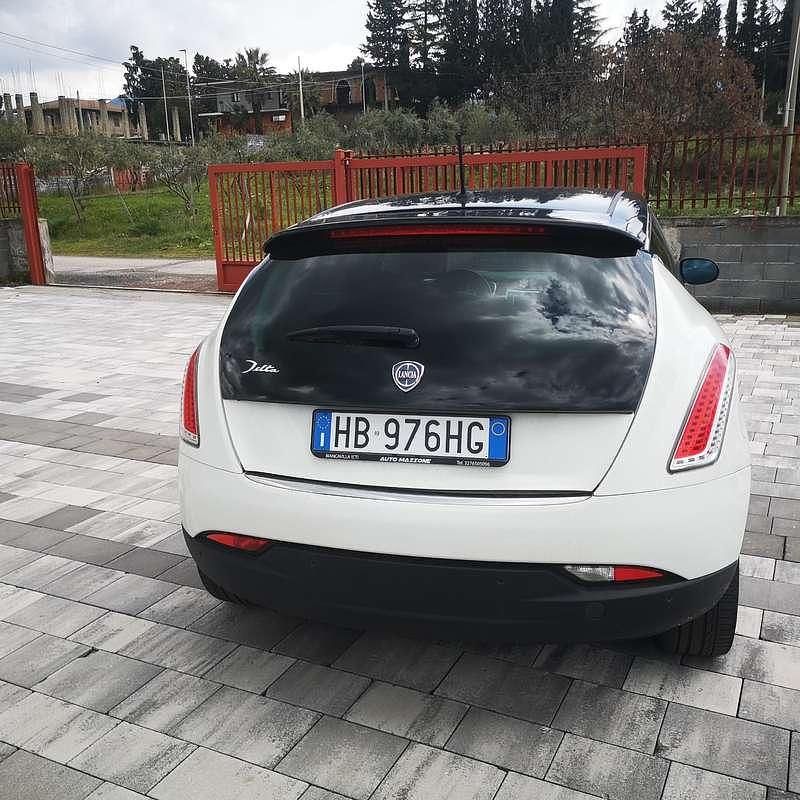 Usata Lancia Delta 120 CV (88 kW) 2009 Utilitaria
