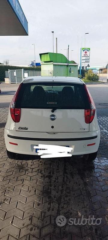 Usata Fiat Punto 69 CV (50 kW) 2007 Berlina