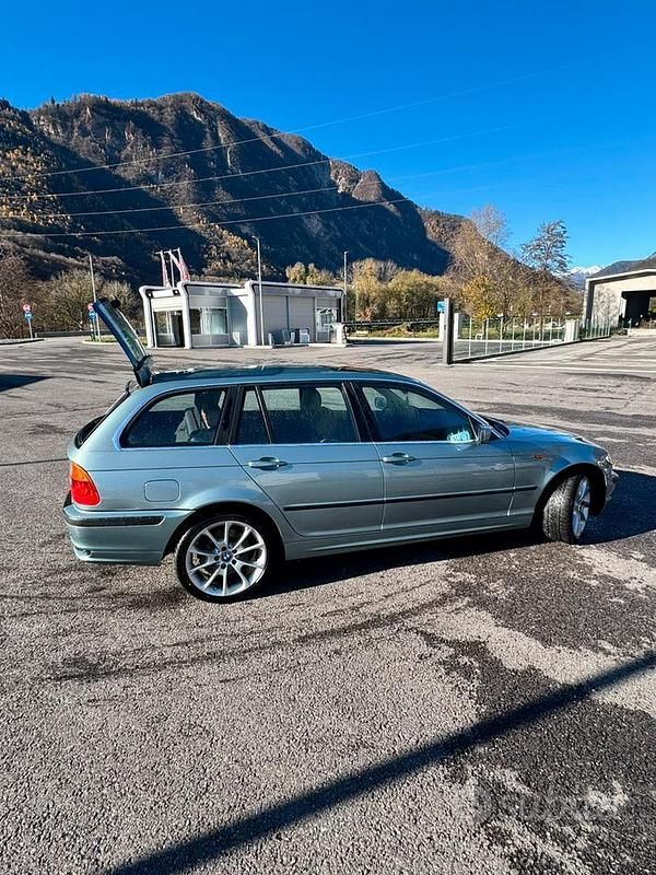 Begagnad BMW 330 184 HK (135 kW) 2002 Grön Sedan