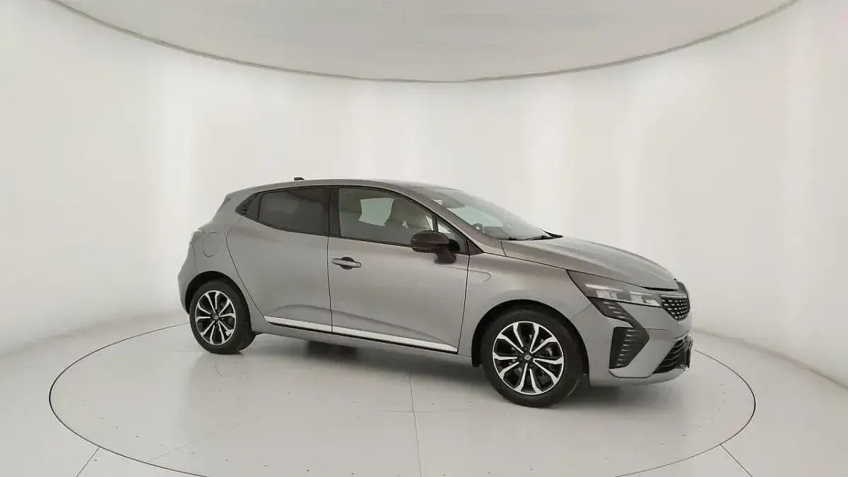 Usata Renault Clio Techno 90 CV (66 kW) 2024 Grigio Utilitaria