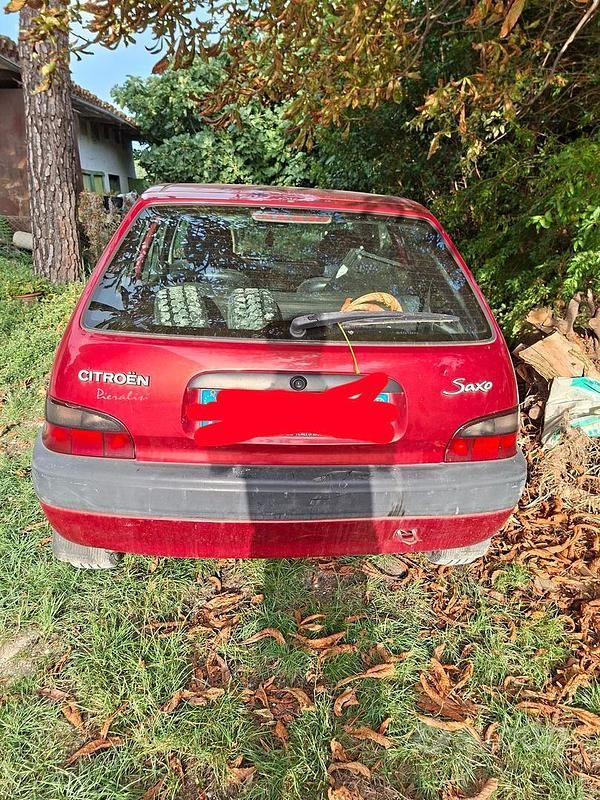 Usata Citroën Saxo 57 CV (41 kW) 2001 Rosso Utilitaria