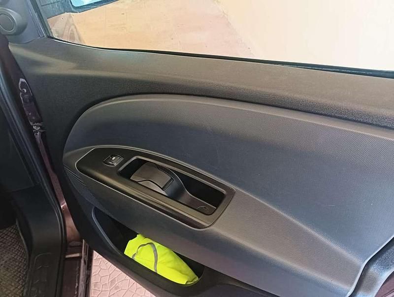 Usata Fiat Doblò Emotion 90 CV (66 kW) 2011 Rosso Monovolume