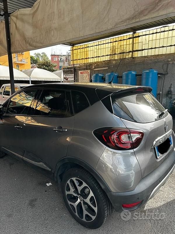 Usata Renault Captur Initiale Paris 90 CV (66 kW) 2018 Grigio SUV