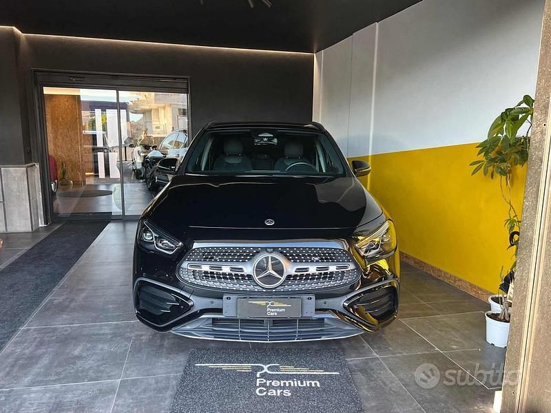 Nero Usata 2024 Mercedes GLA200 Advanced Plus SUV | 43.500 € (Buon prezzo) - Immagine 1/4