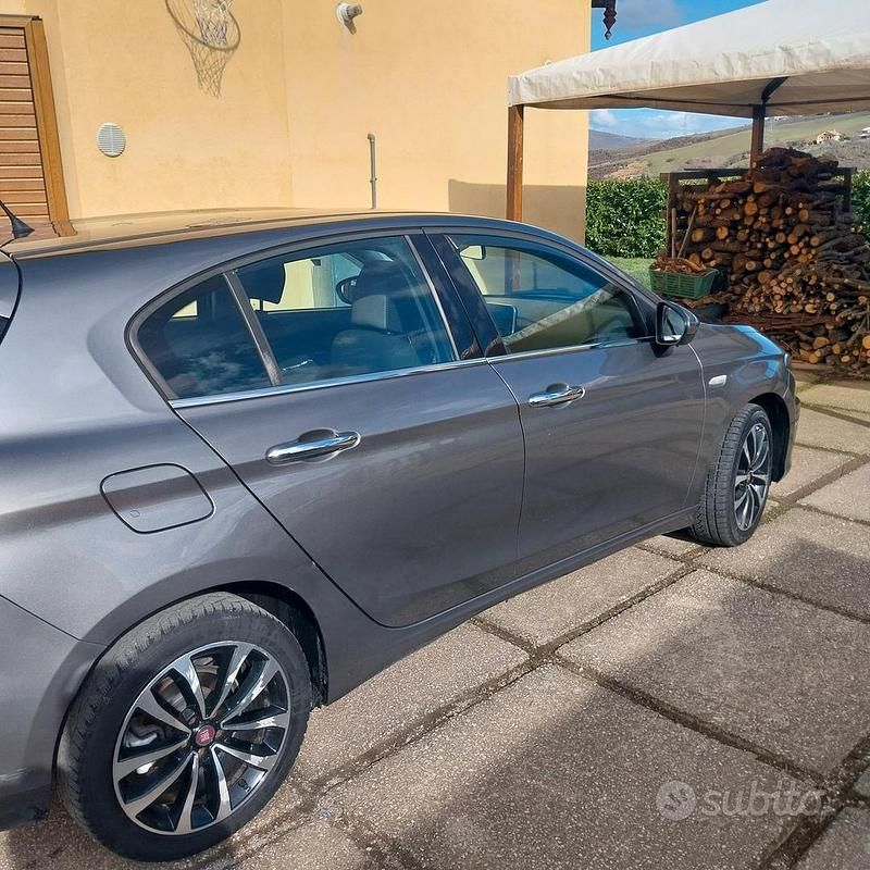 Usata Fiat Tipo Lounge 120 CV (88 kW) 2017 Grigio Berlina
