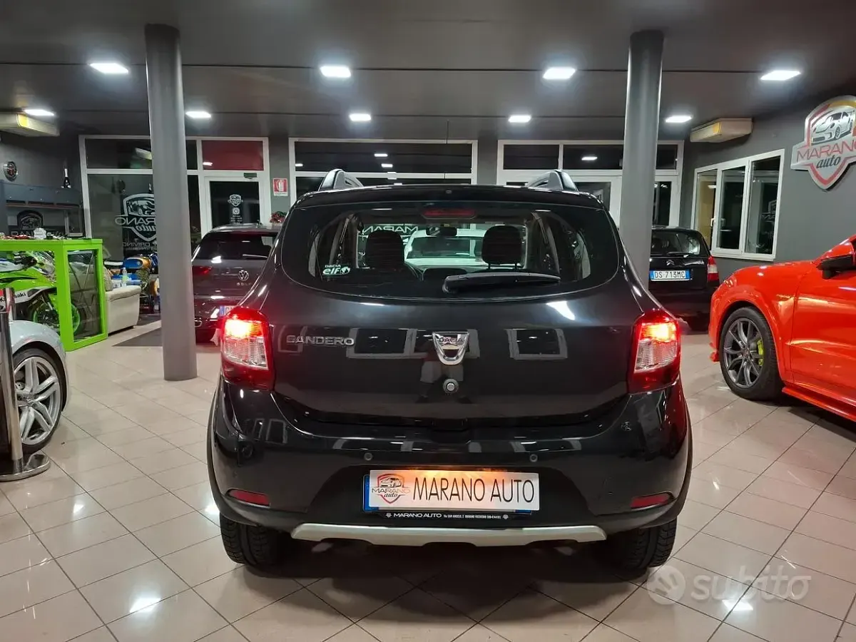 Usata Dacia Sandero Stepway 90 CV (66 kW) 2016 Nero Berlina