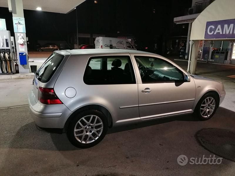 Usata VW Golf IV 110 CV (80 kW) 2001 Utilitaria