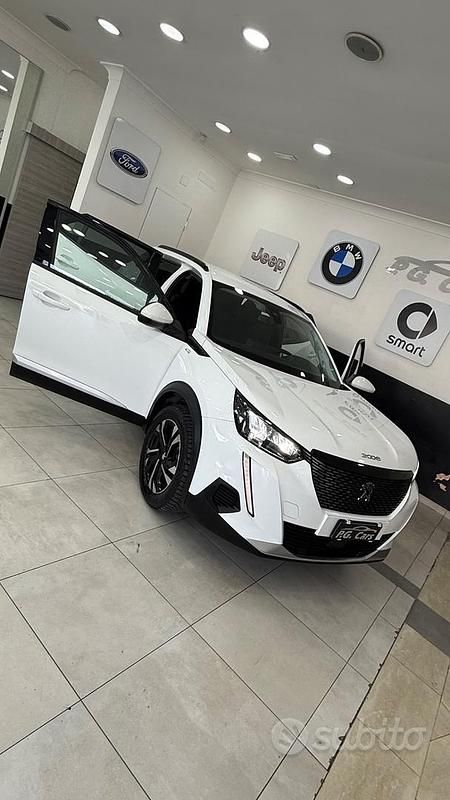 Usata Peugeot 2008 Allure 110 CV (80 kW) 2022 Bianco SUV