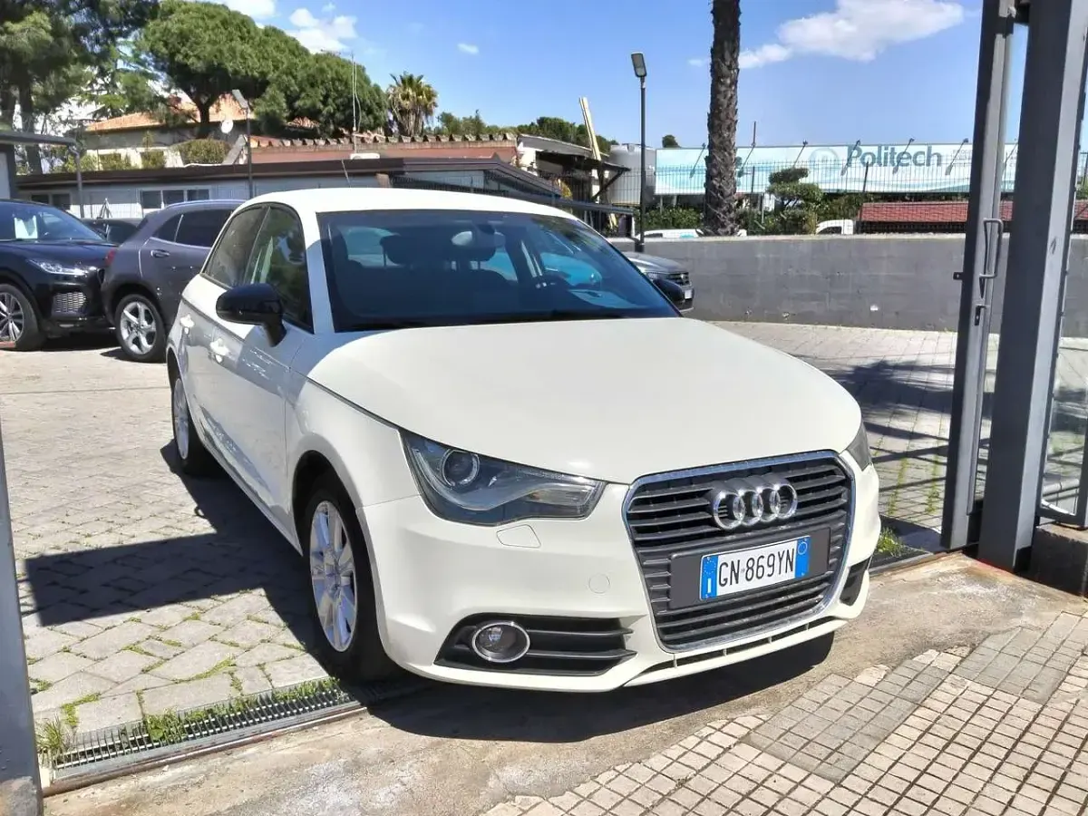 Usata Audi A1 Sportback Ambition 90 CV (66 kW) 2012 Beige Utilitaria
