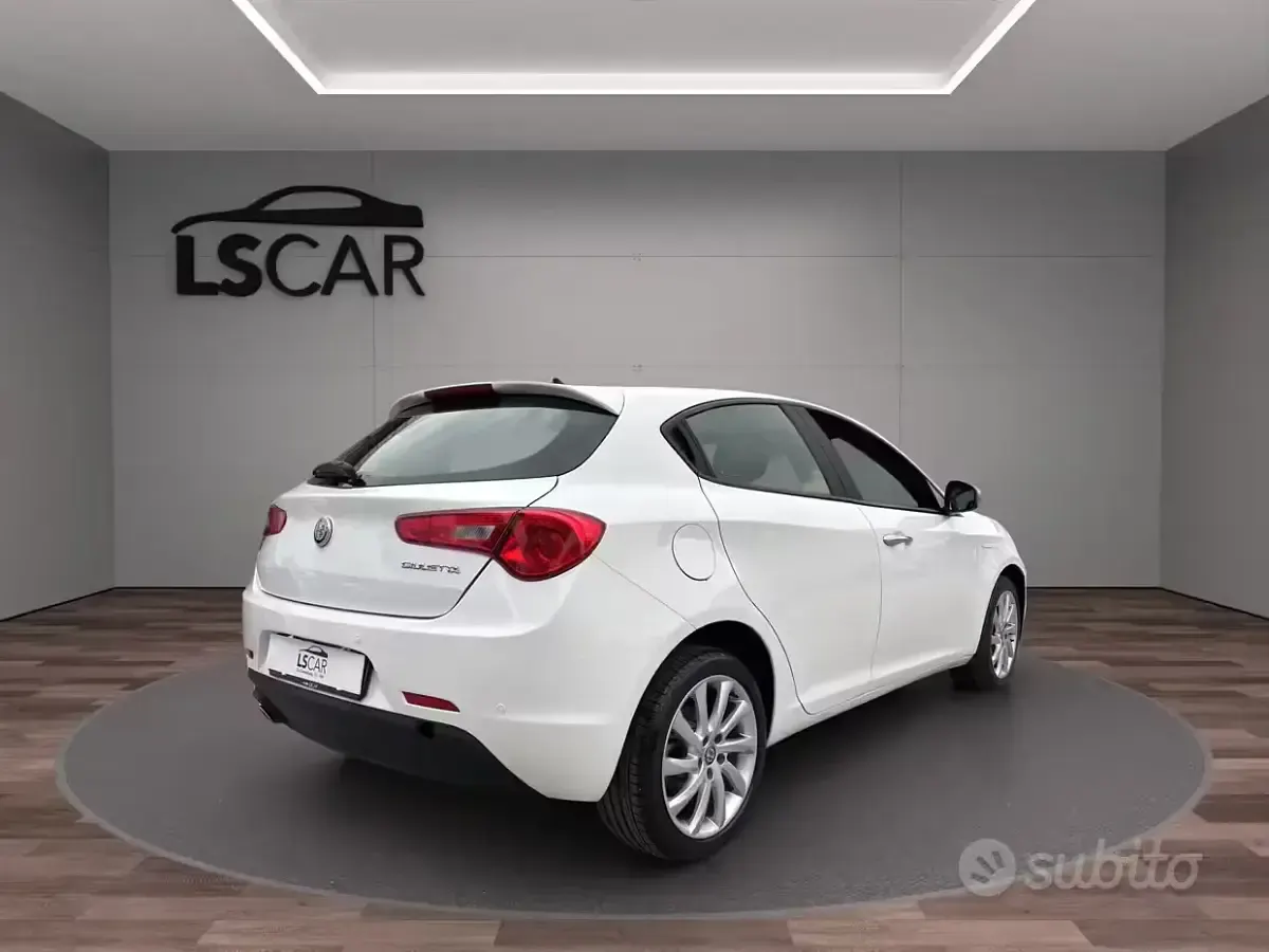 Usata Alfa Romeo Giulietta Super 120 CV (88 kW) 2018 Bianco Utilitaria