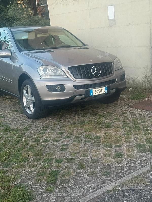 Usata Mercedes ML320 224 CV (164 kW) 2005 Grigio SUV