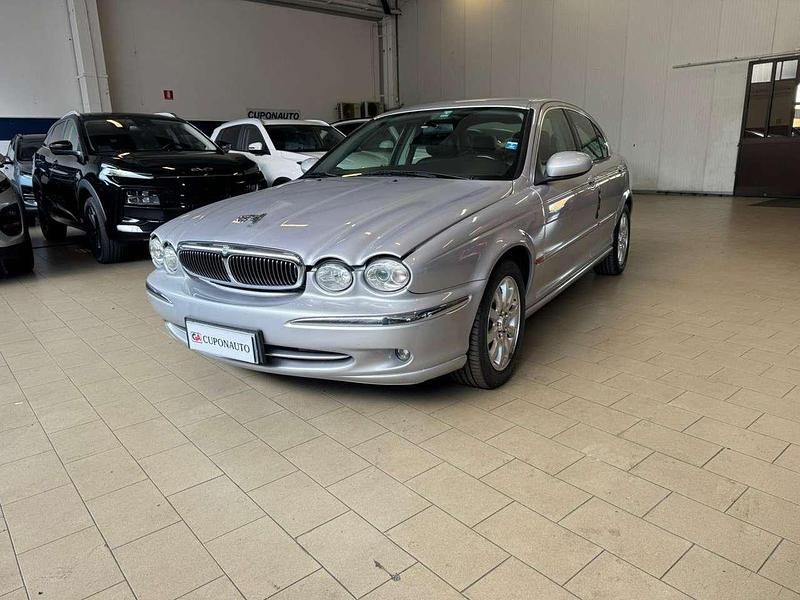 Usata Jaguar X-type Executive 196 CV (144 kW) 2001 Argento Berlina