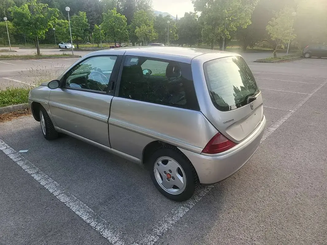 Usata Lancia 2000 60 CV (44 kW) 2001 Argento Berlina