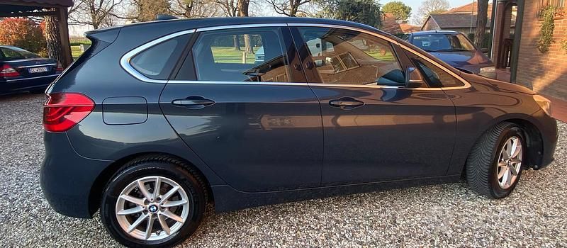 Usata BMW 218 Comfort Edition 150 CV (110 kW) 2015 Blu Station wagon