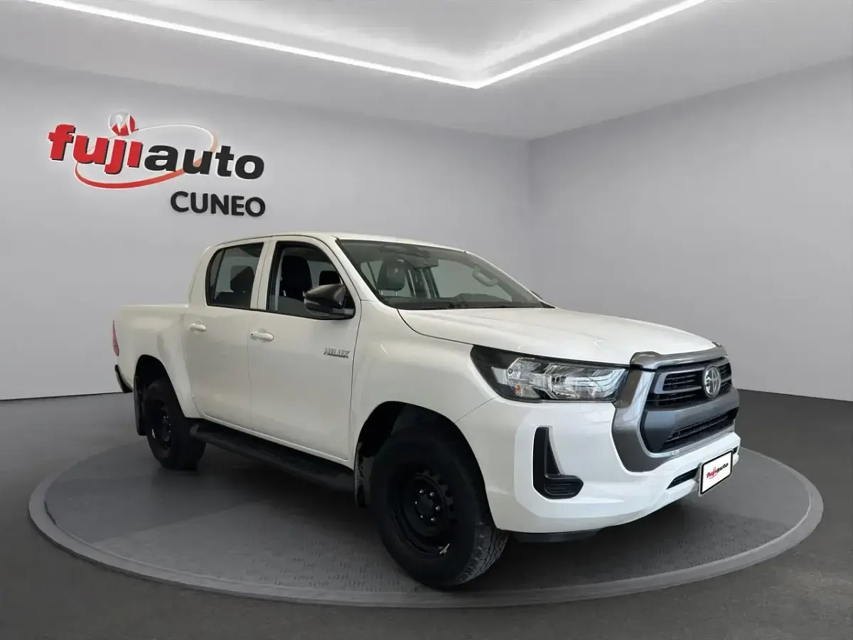 Nuova Toyota HiLux Comfort 204 CV (150 kW) 2026 Super white Pick-up