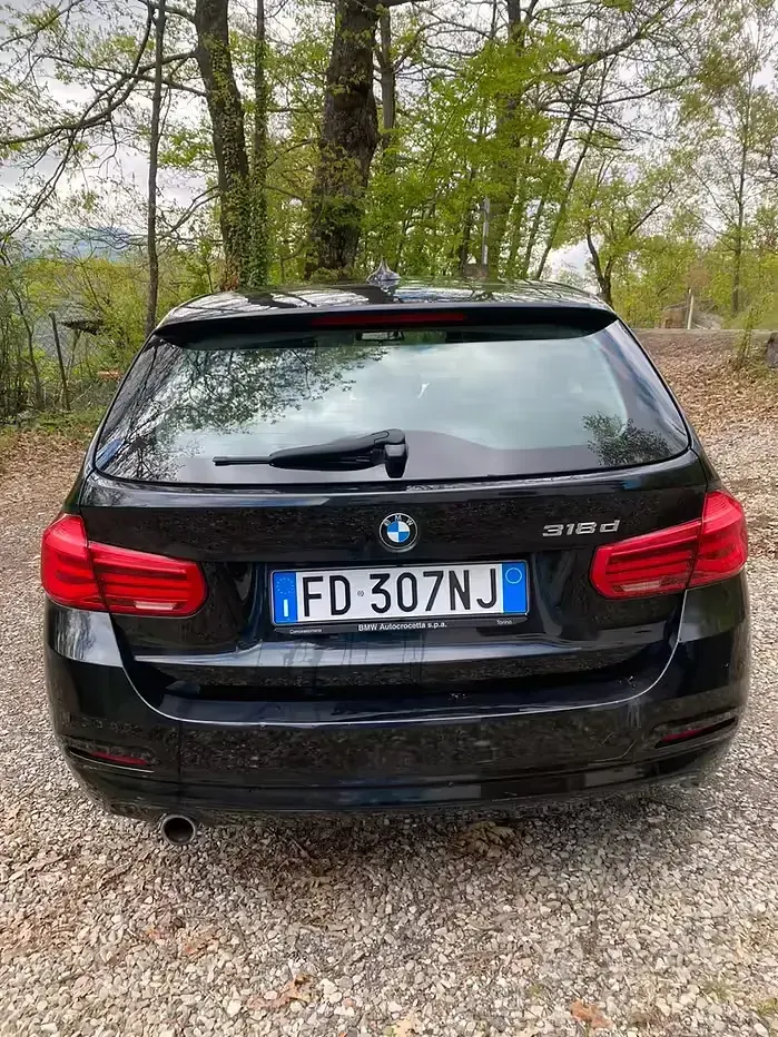 Usata BMW 318 150 CV (110 kW) 2016 Nero Station wagon