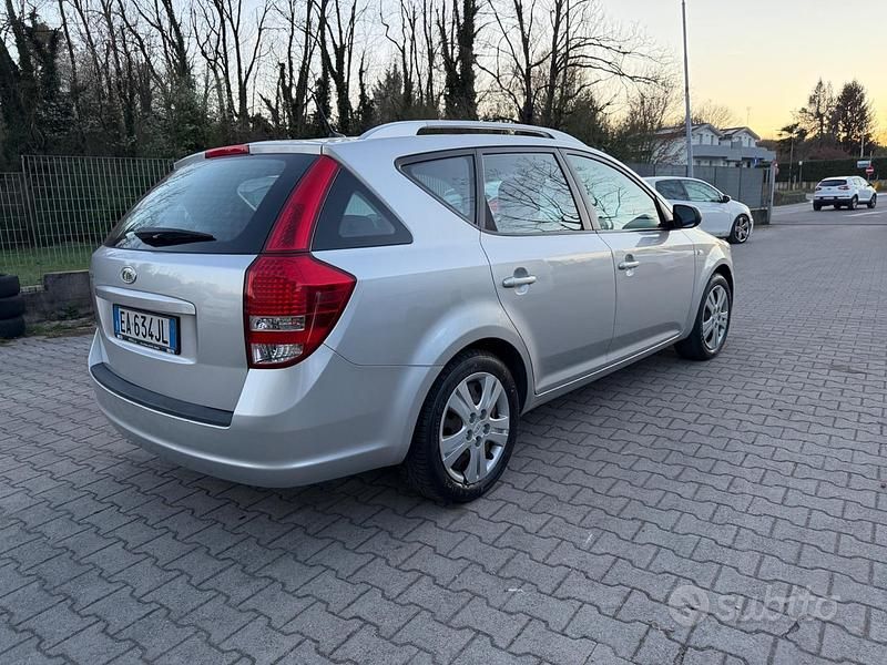 Usata Kia Ceed LX 90 CV (66 kW) 2010 Grigio Utilitaria