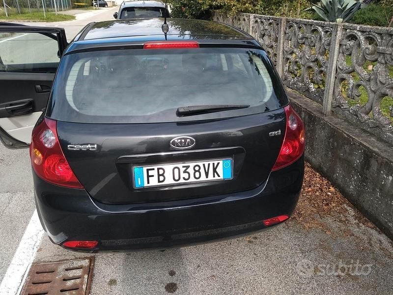 Usata Kia Ceed 90 CV (66 kW) 2009 Utilitaria