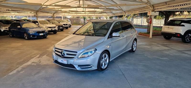 Usata Mercedes B180 Premium 110 CV (80 kW) 2012 Argento Monovolume