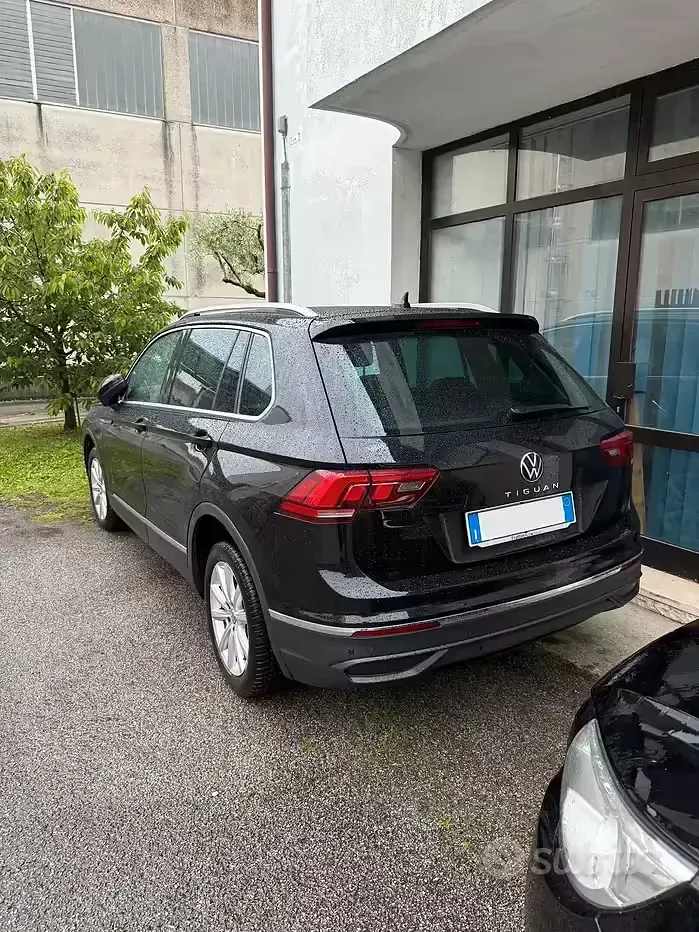 Usata VW Tiguan Life 150 CV (110 kW) 2021 Nero SUV
