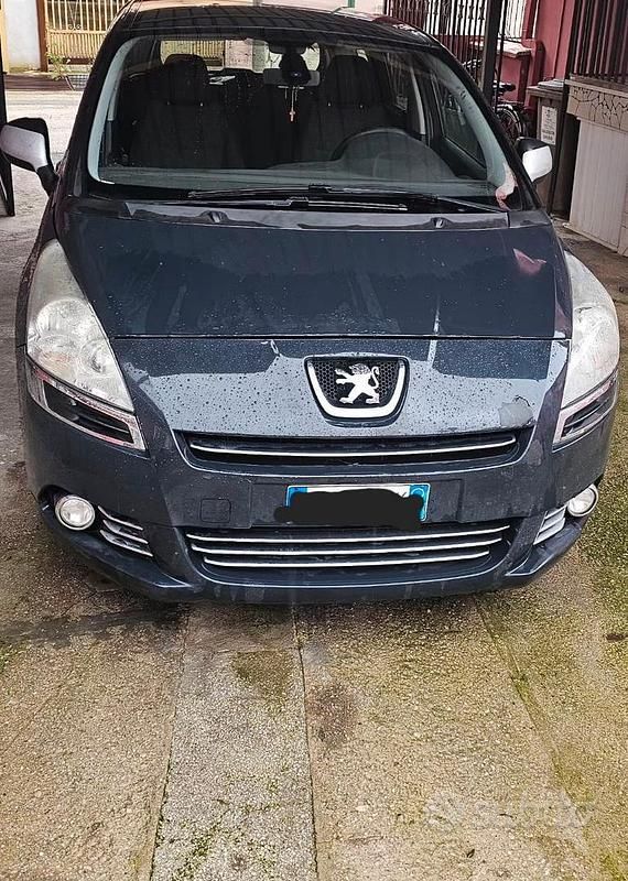 Usata Peugeot 5008 112 CV (82 kW) 2011 Blu Monovolume