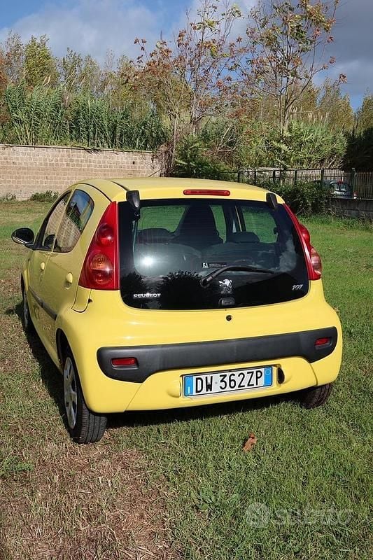 Usata Peugeot 107 54 CV (39 kW) 2009 Giallo Utilitaria