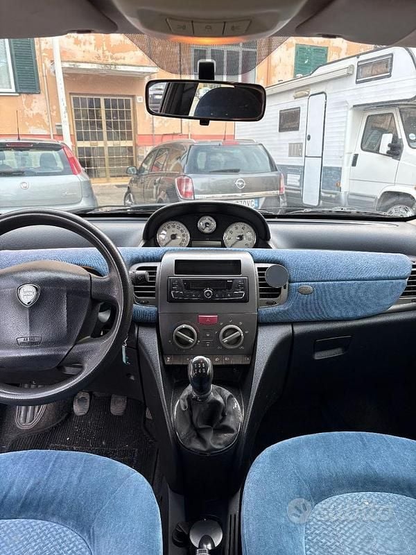 Usata Lancia Ypsilon 60 CV (44 kW) 2004 Blu Utilitaria