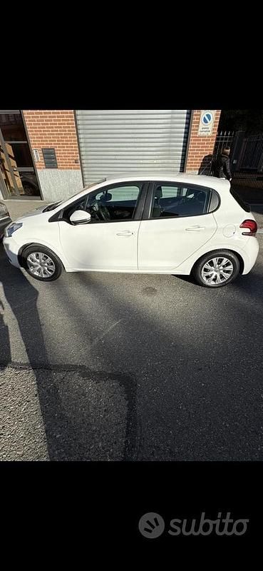 Usata Peugeot 208 82 CV (60 kW) 2016 Bianco Utilitaria