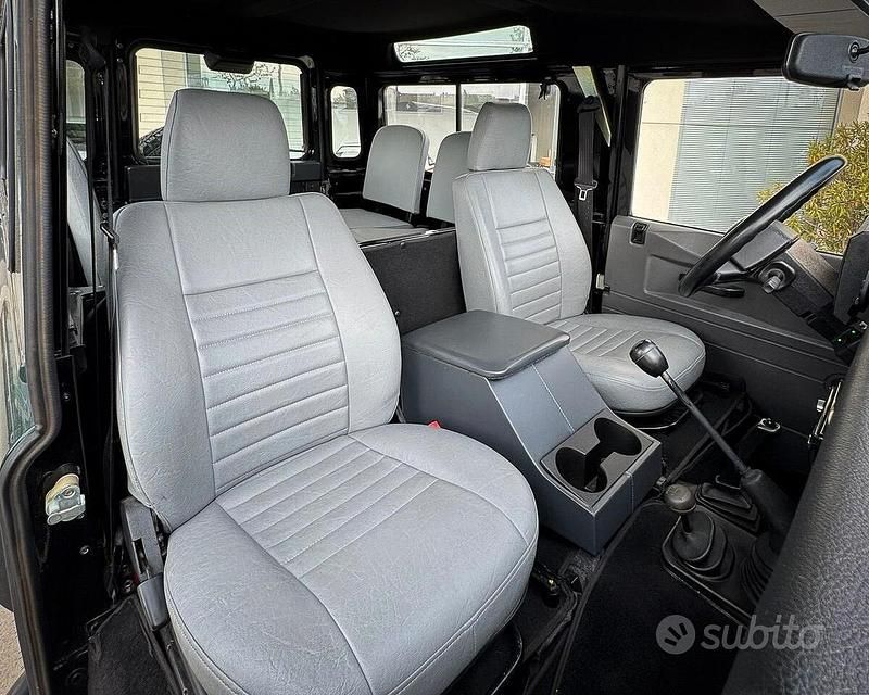 Usado Land Rover Defender 122 HP (89 kW) 2000 Verde Carrinha