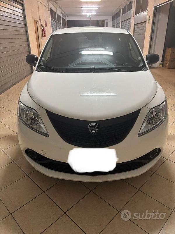 Usata Lancia Ypsilon 69 CV (50 kW) 2018 Bianco Utilitaria