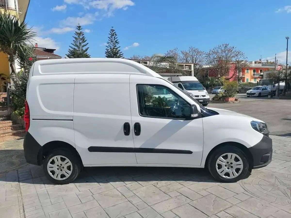Usata Fiat Doblò 120 CV (88 kW) 2019 Bianco Monovolume