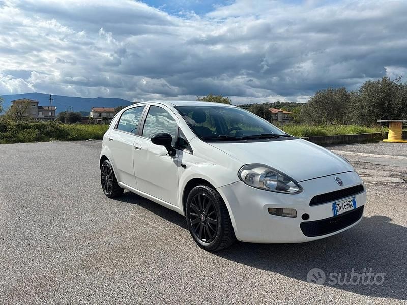 Usata Fiat Grande Punto 75 CV (55 kW) 2012 Bianco Utilitaria