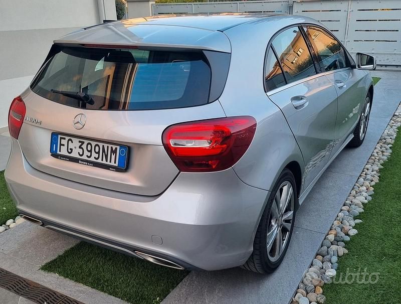 Usata Mercedes CLA180 109 CV (80 kW) 2017 Grigio Berlina