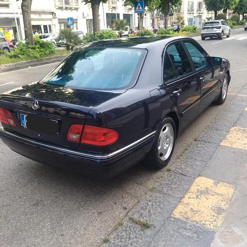 Usato 1995 Mercedes E200 2.0 Benzin 136 CV (4.000 €)