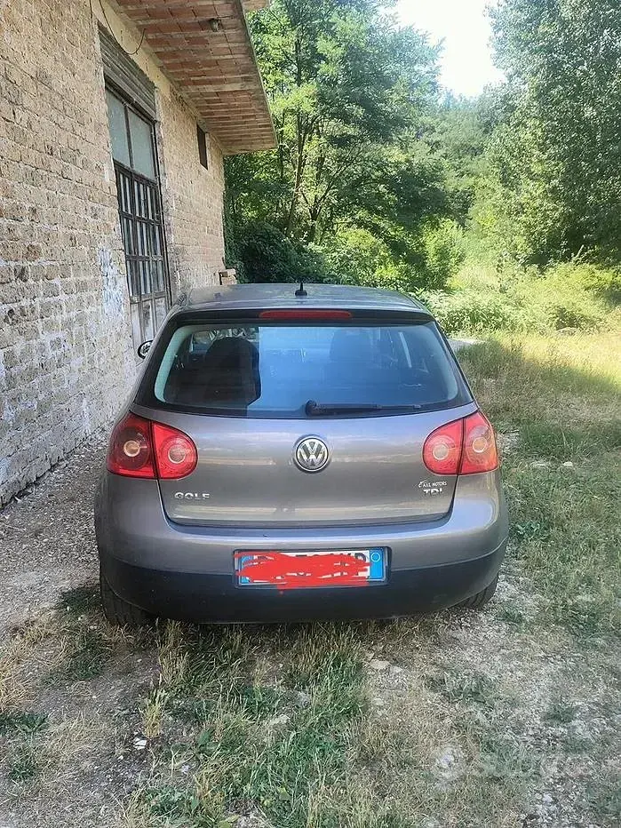 Usata VW Golf V 105 CV (77 kW) 2007 Berlina
