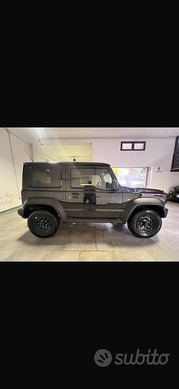 Nero Usata 2024 Suzuki Jimny SUV | 29.000 € (Molto cara) - Immagine 1/4